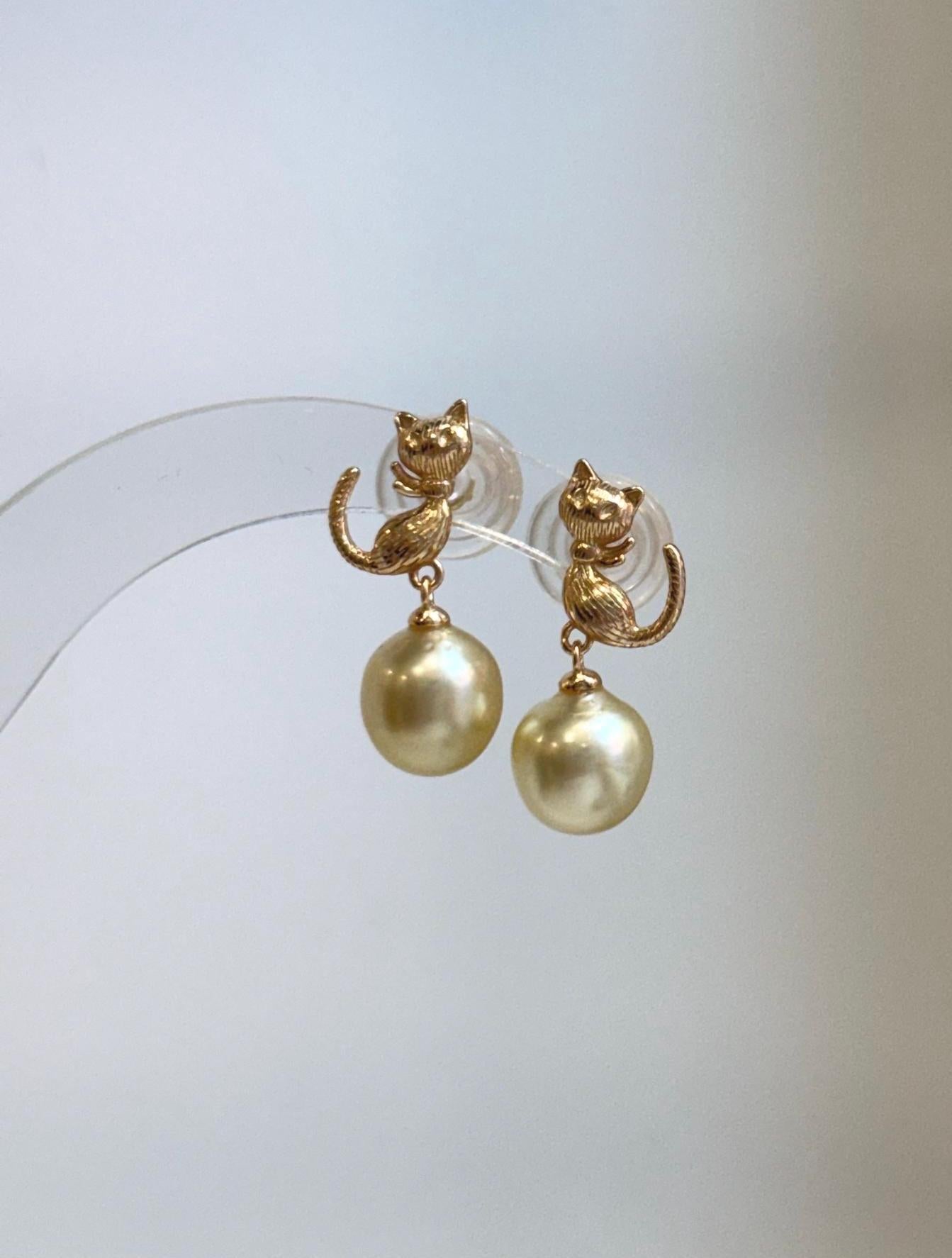 Genuine 9.2mm South Sea golden pearl earrings featuring a cute cat design in S925 sterling silver.
