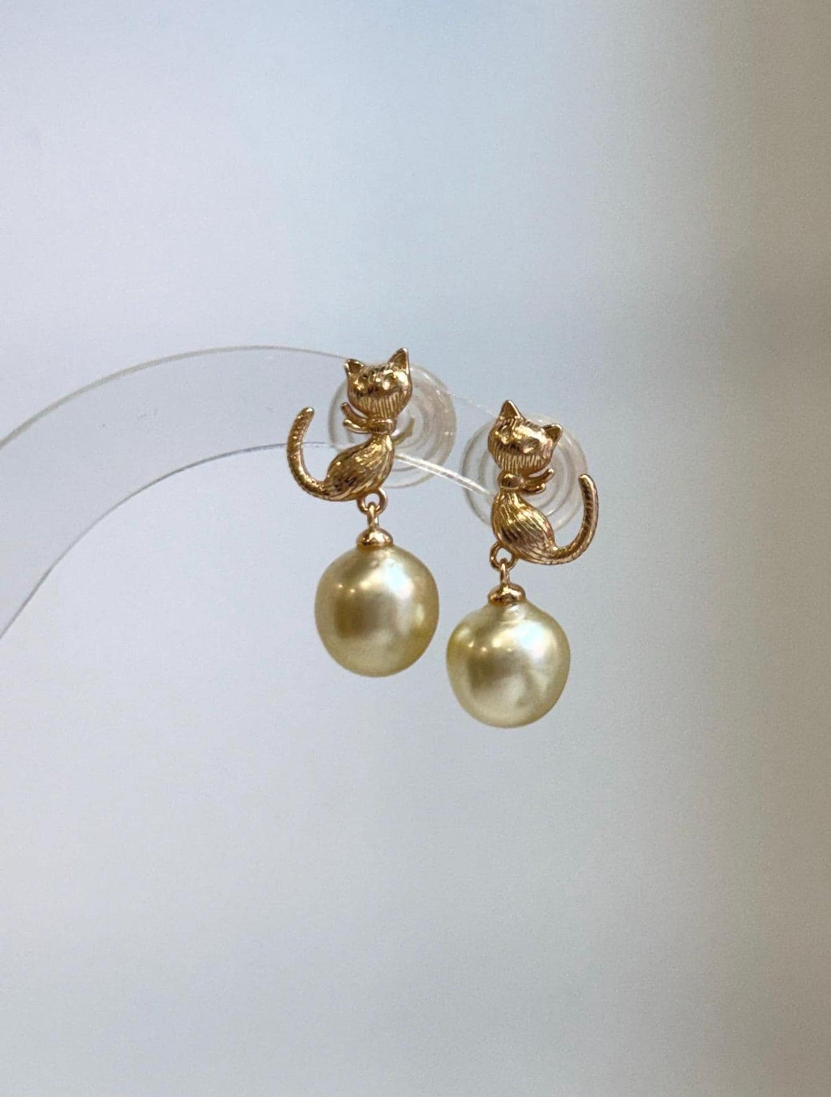 Genuine 9.2mm South Sea golden pearl earrings featuring a cute cat design in S925 sterling silver.