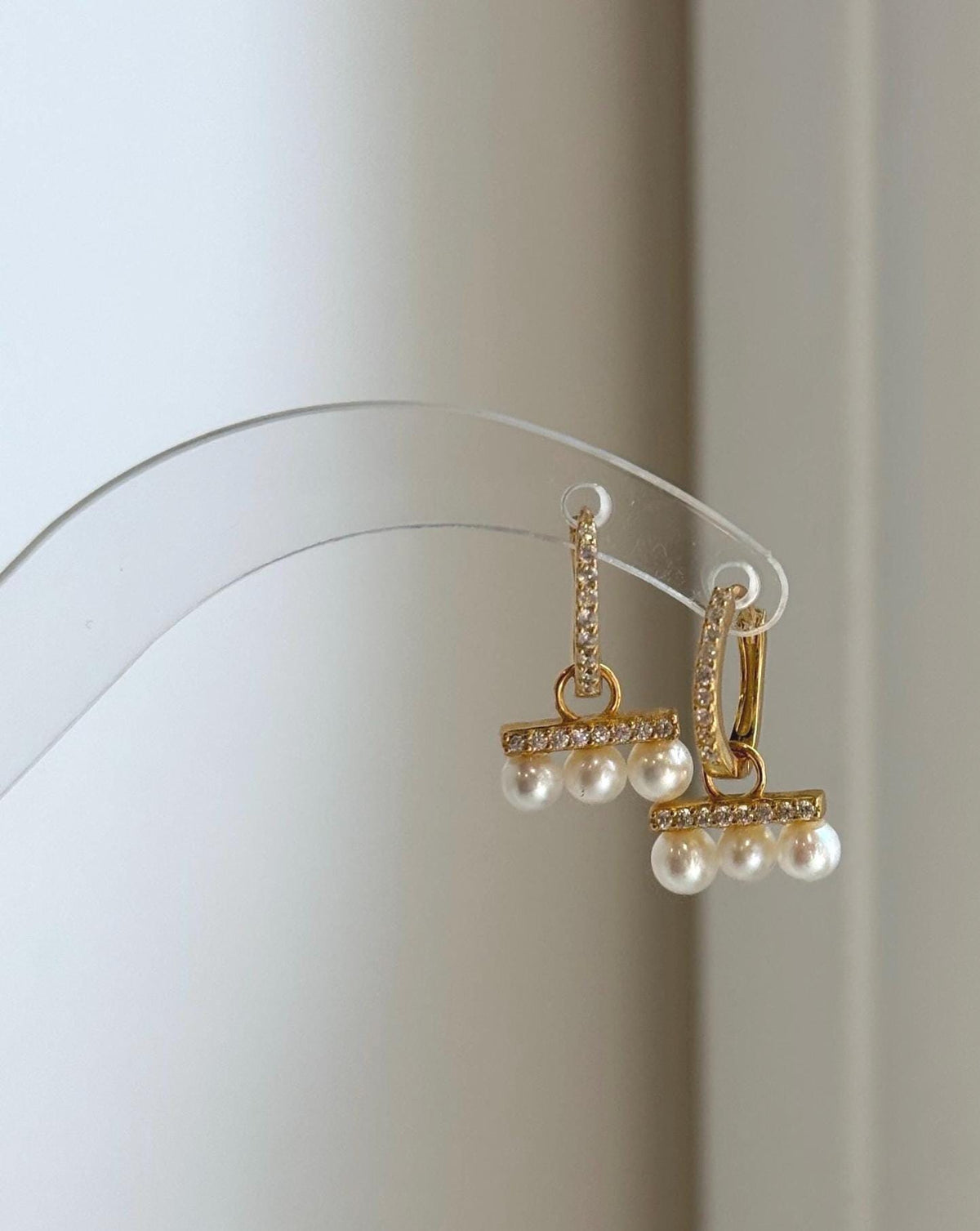 Elly’s 4-4.4mm white freshwater pearl hoop earrings in sterling silver.