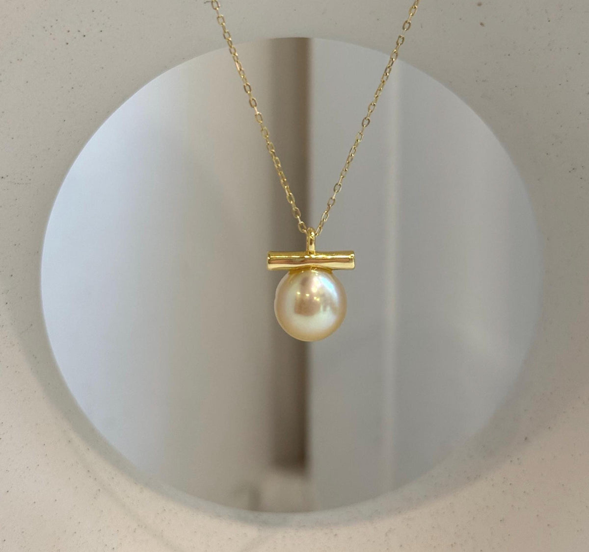 10mm South Sea golden pearl balancing pendant with genuine saltwater pearl and high luster.