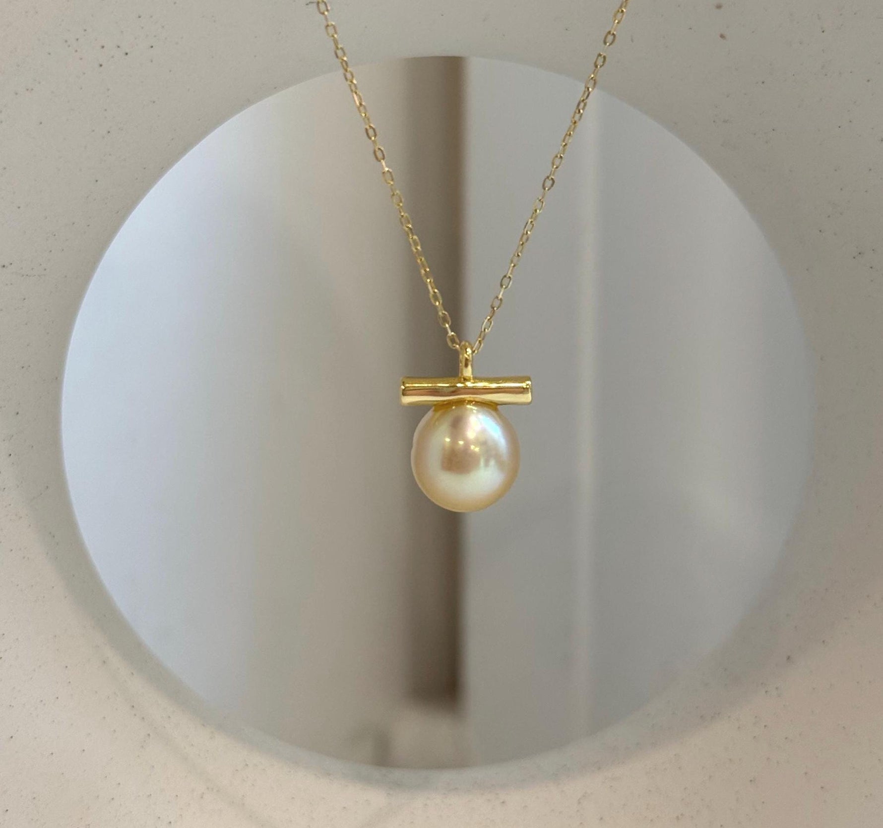10mm South Sea golden pearl balancing pendant with genuine saltwater pearl and high luster.