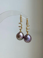 Rose lavender Edison pearl earrings with rich color and reflective mirror luster.