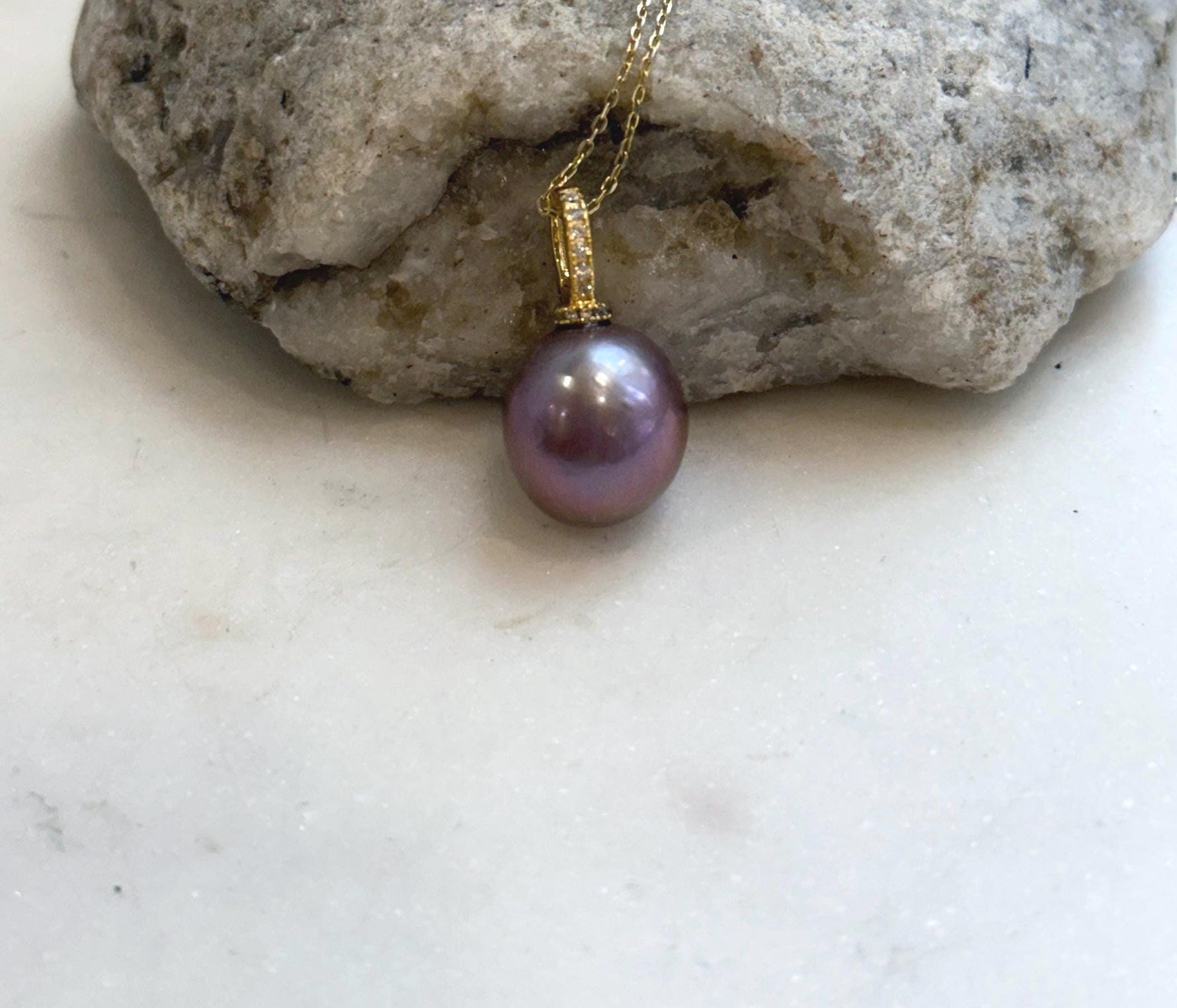 Minimalist lavender rose pearl pendant featuring a highly reflective mirror-like surface.