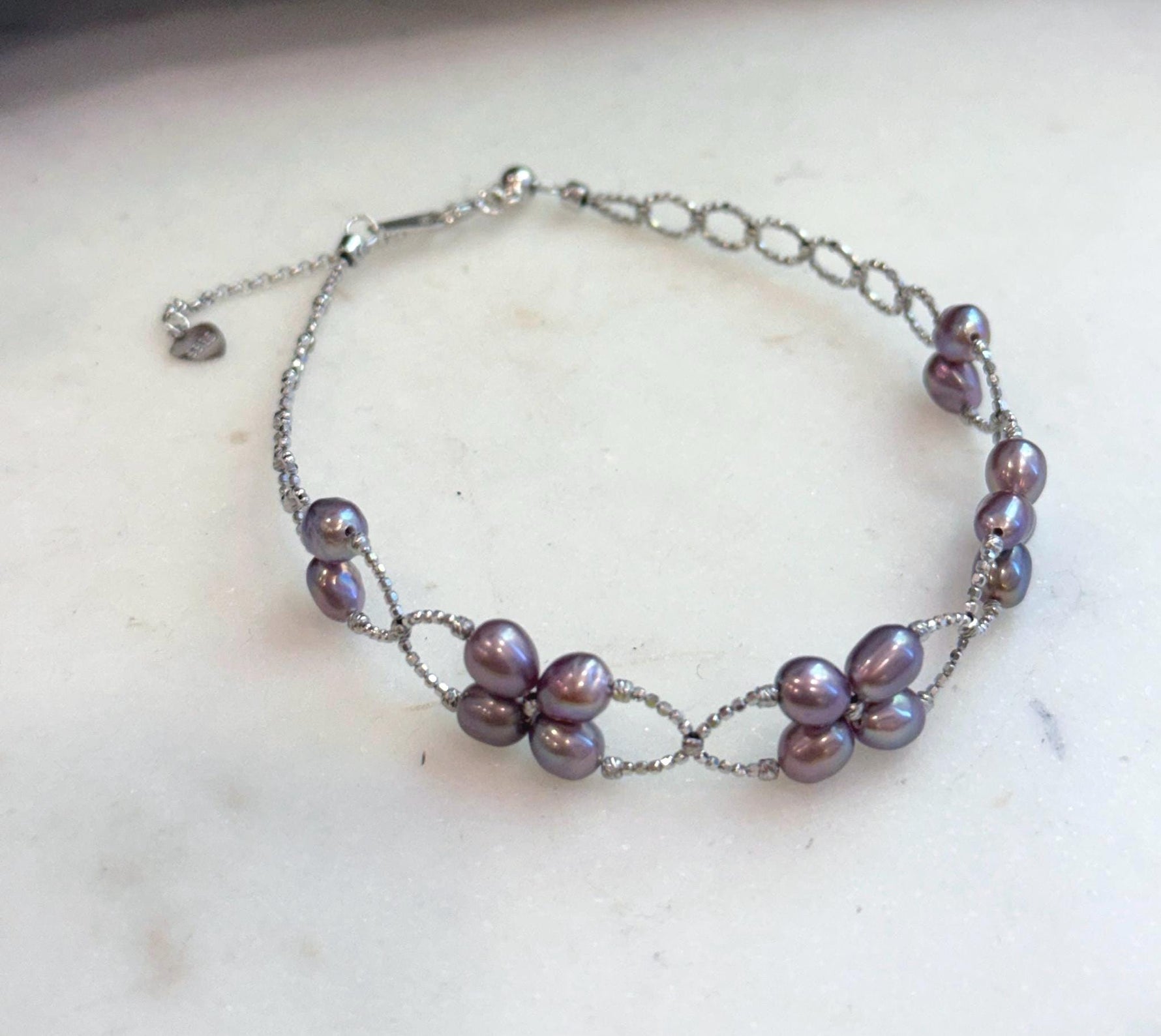 Luxury freshwater pearl bracelet gift for women with brilliant luster.
