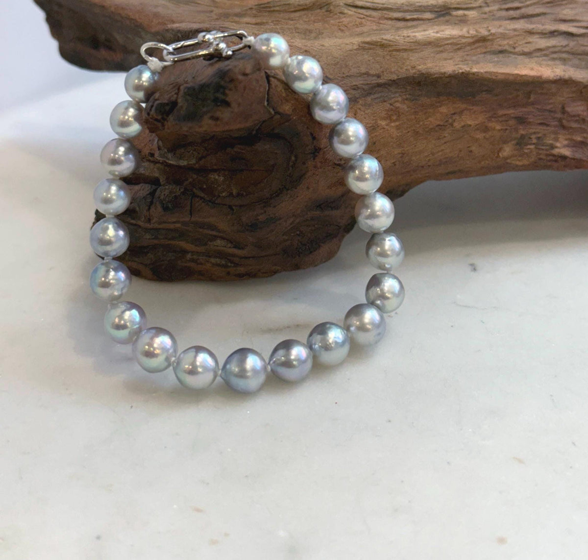 Timeless Japanese Akoya pearl bracelet for weddings, anniversaries, and everyday elegance.