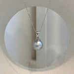 Silver color Tahitian pearl pendant with elegant mirror-like luster