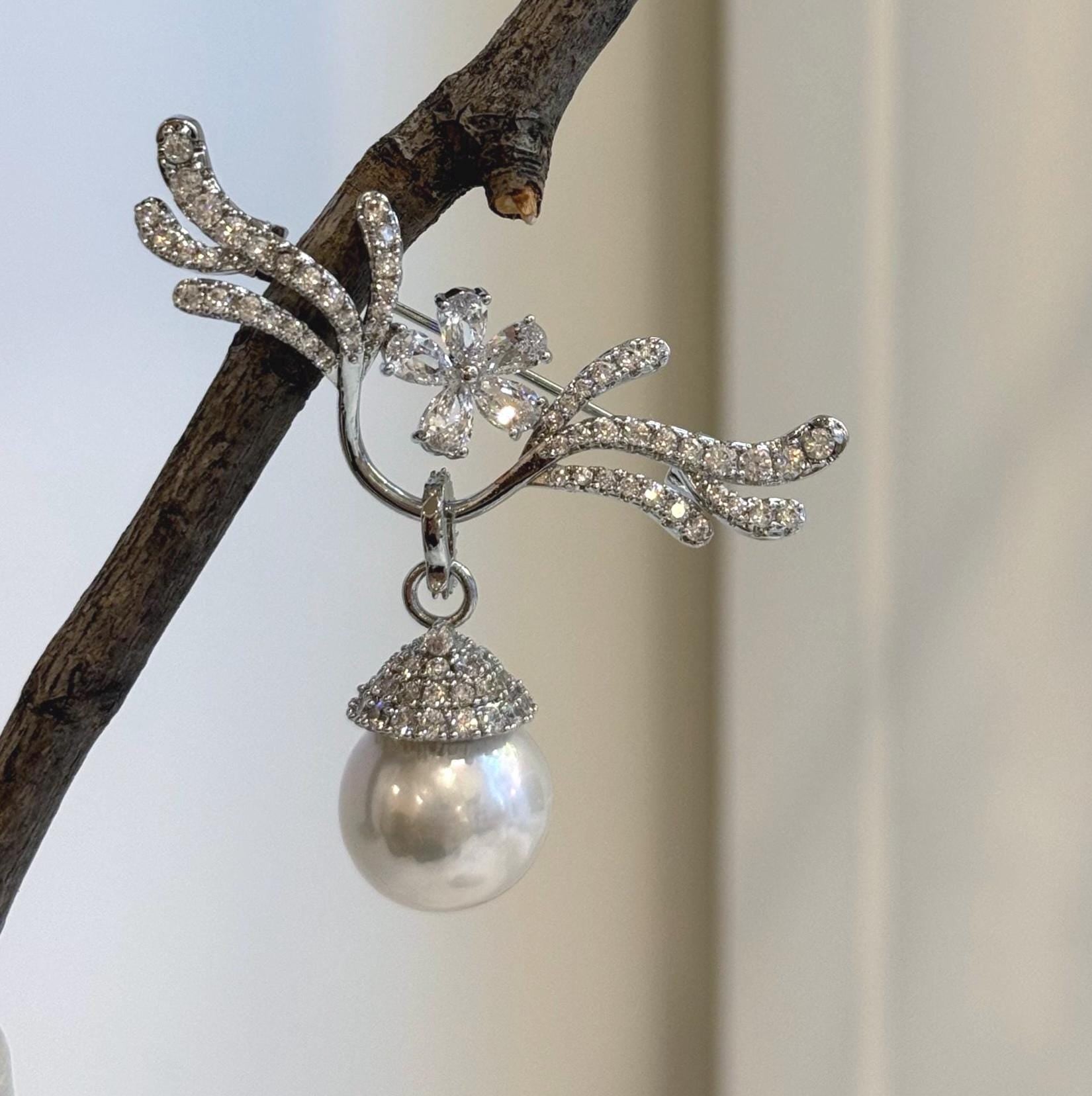Elly’s 13.6mm Edison white freshwater pearl vintage brooch pendant 2-in-1