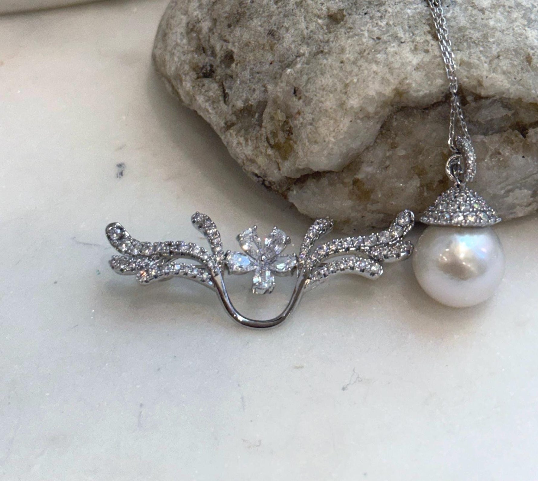 Mirror luster white Edison pearl set in an elegant vintage design