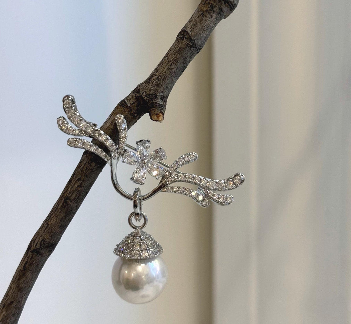 Large white freshwater pearl brooch pendant for timeless style