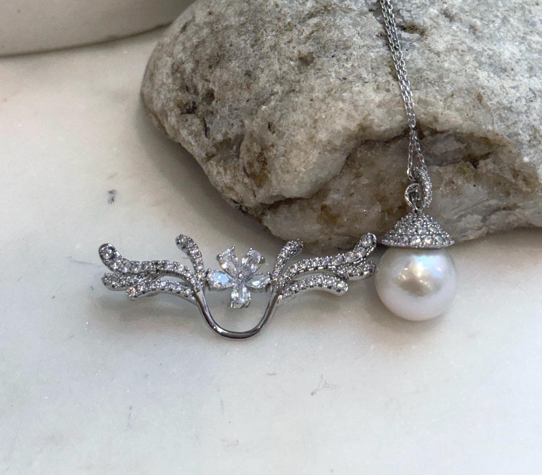 Wear this Edison pearl jewelry as a brooch or minimalist necklace pendant