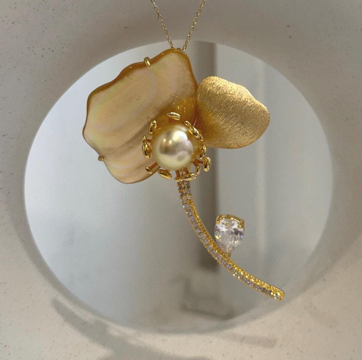 Close-up of 10mm deep tea golden South Sea pearl showing beautiful mirror-like luster.