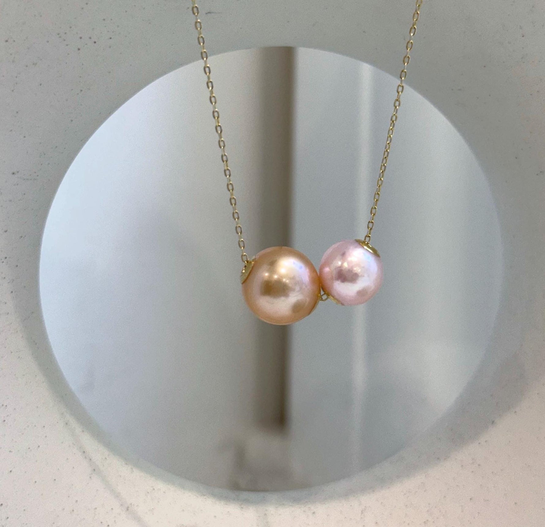 Double 9.6–11.5mm Edison pearl floating pendant with AU750 18K gold accents.