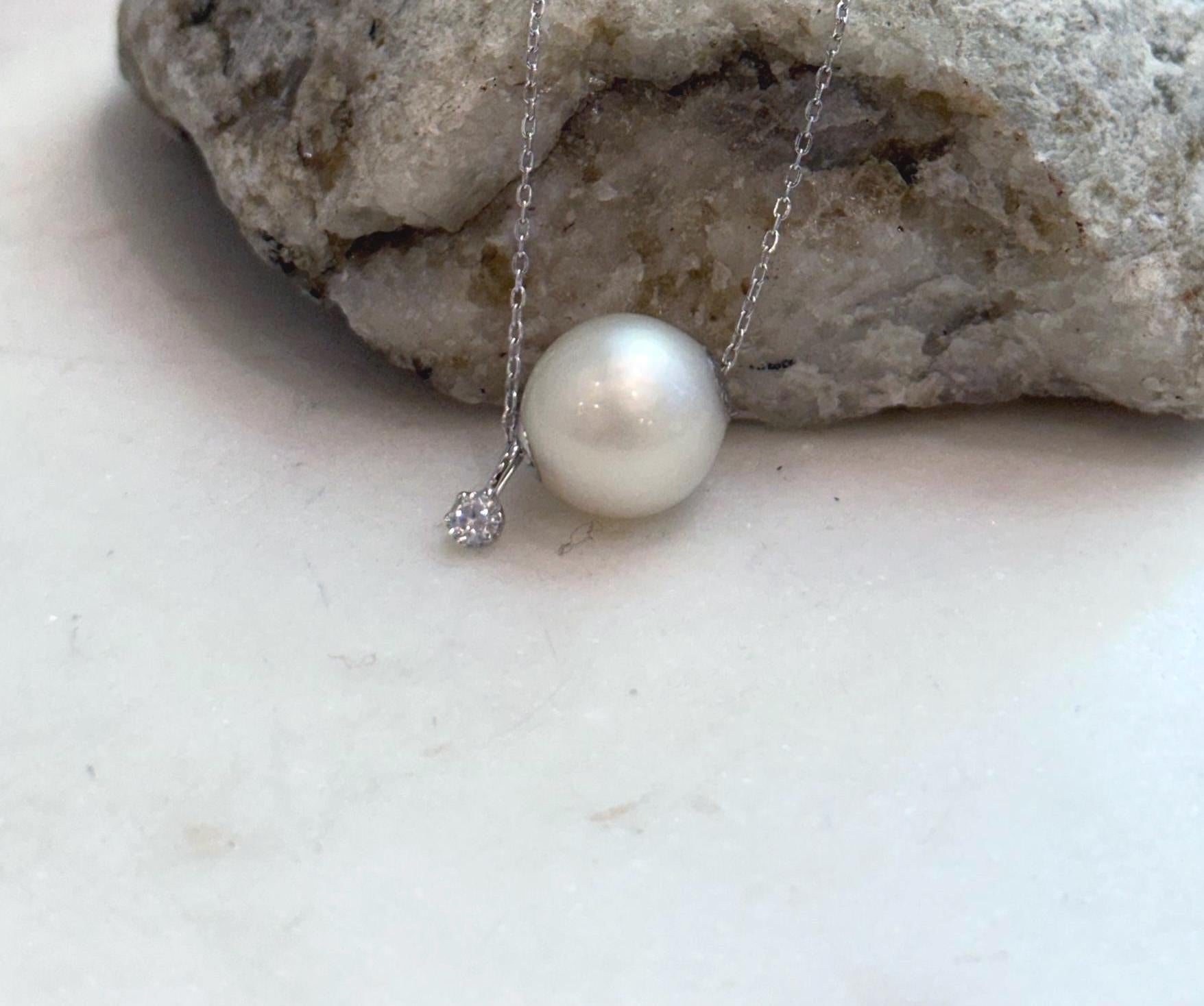 Luxury white South Sea pearl pendant with Au750 18K gold setting