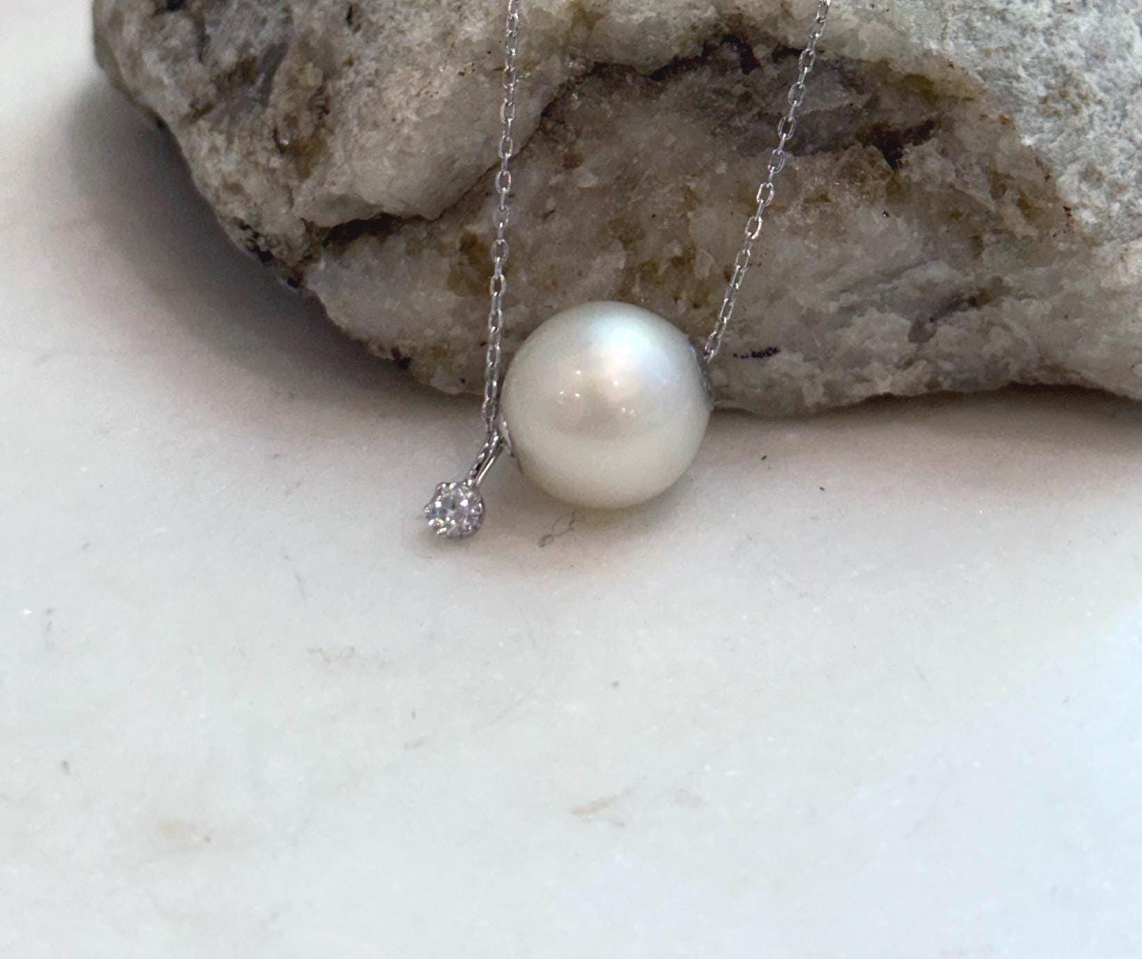 Elegant genuine white South Sea pearl pendant gift for her