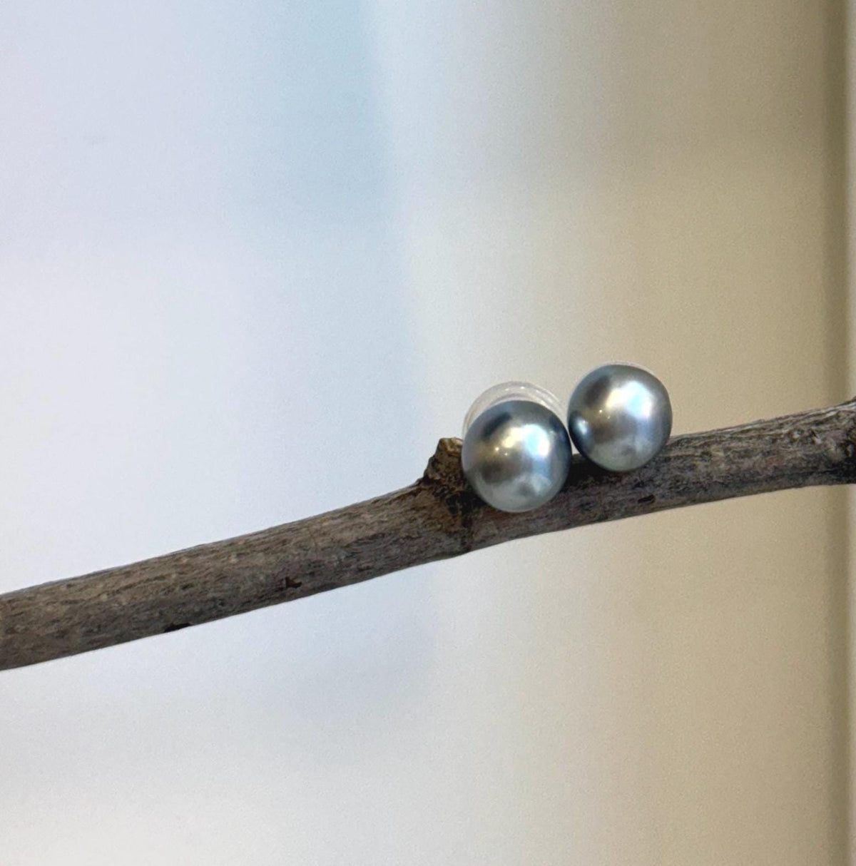 Genuine Tahitian saltwater pearl stud earrings in S925 sterling silver