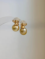 Elly’s 10.1mm South Sea Golden Pearl elephant earrings with mirror luster