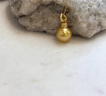 S925 sterling silver pendant featuring a lustrous 11.4mm Edison pearl.