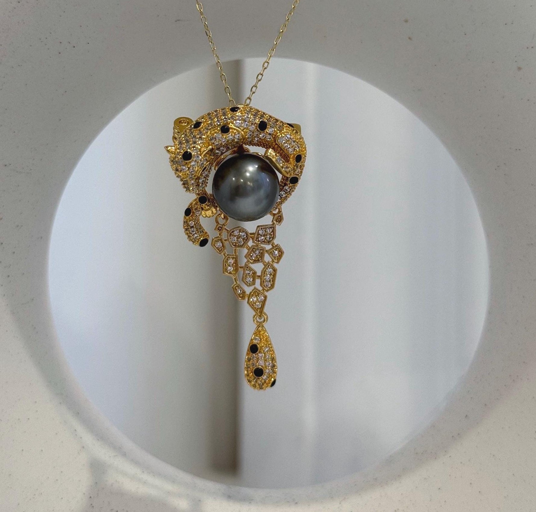 Tahitian platinum ocean pearl leopard brooch pendant featuring a 10.7mm genuine saltwater pearl.