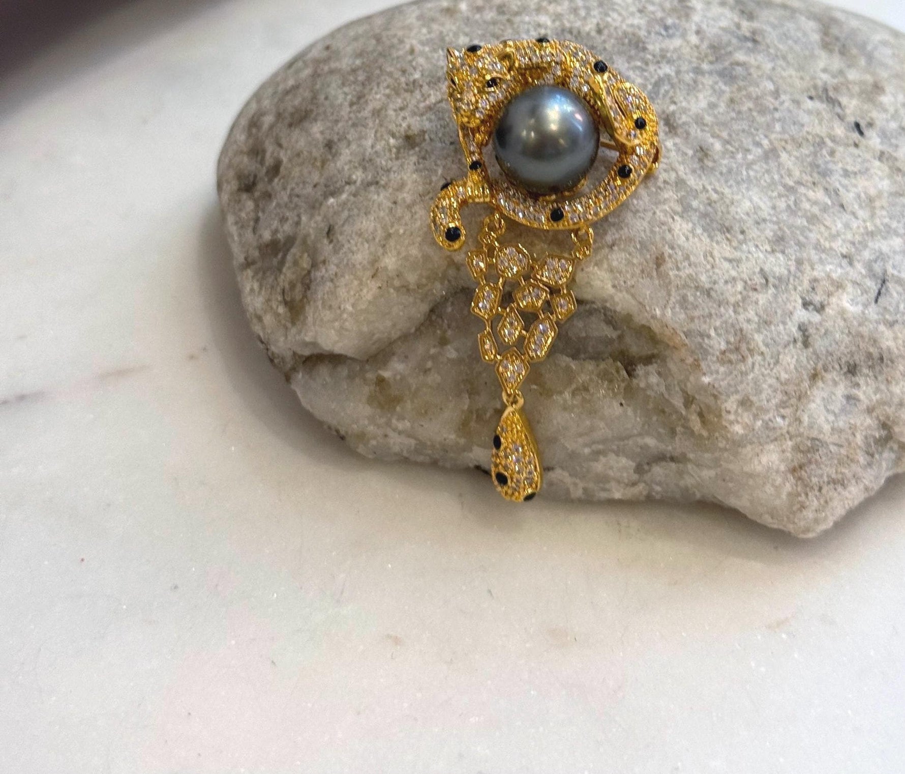 Close-up of 10.7mm Tahitian ocean pearl showing extreme mirror-like luster.