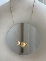 Double golden pearl necklace with extreme mirror luster