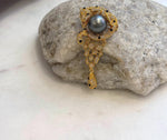 Vintage-inspired Tahitian pearl leopard brooch measuring approximately 2.4 × 4.5cm.