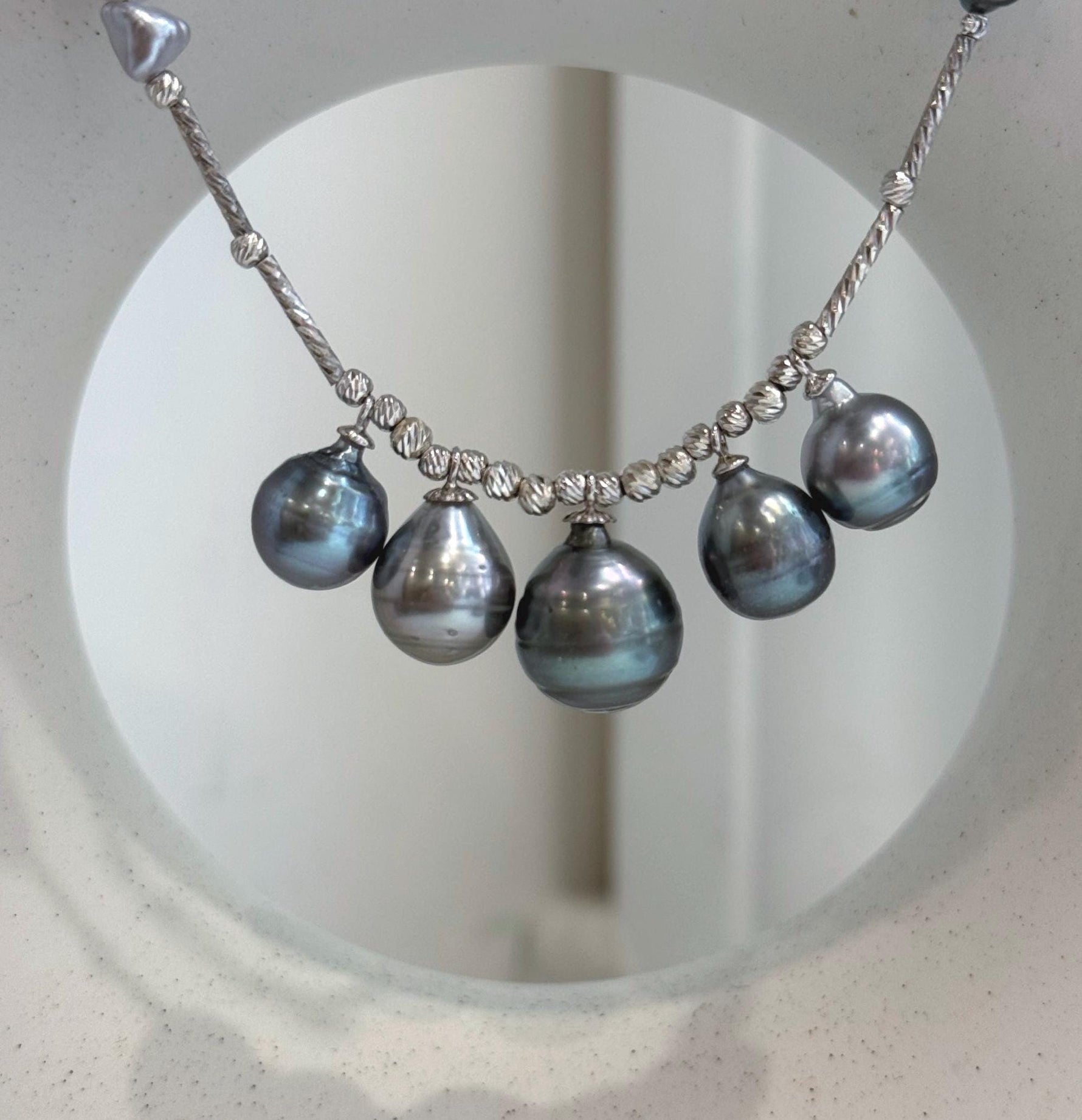 Luxury South Sea and Tahitian pearl necklace with extreme luster