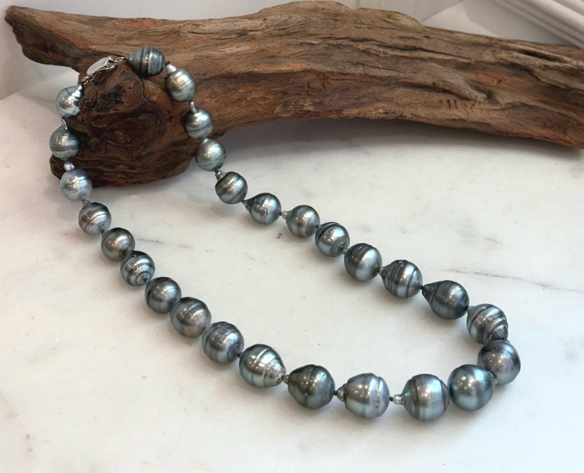 Tahitian platinum black pearl necklace with 27 genuine saltwater pearls