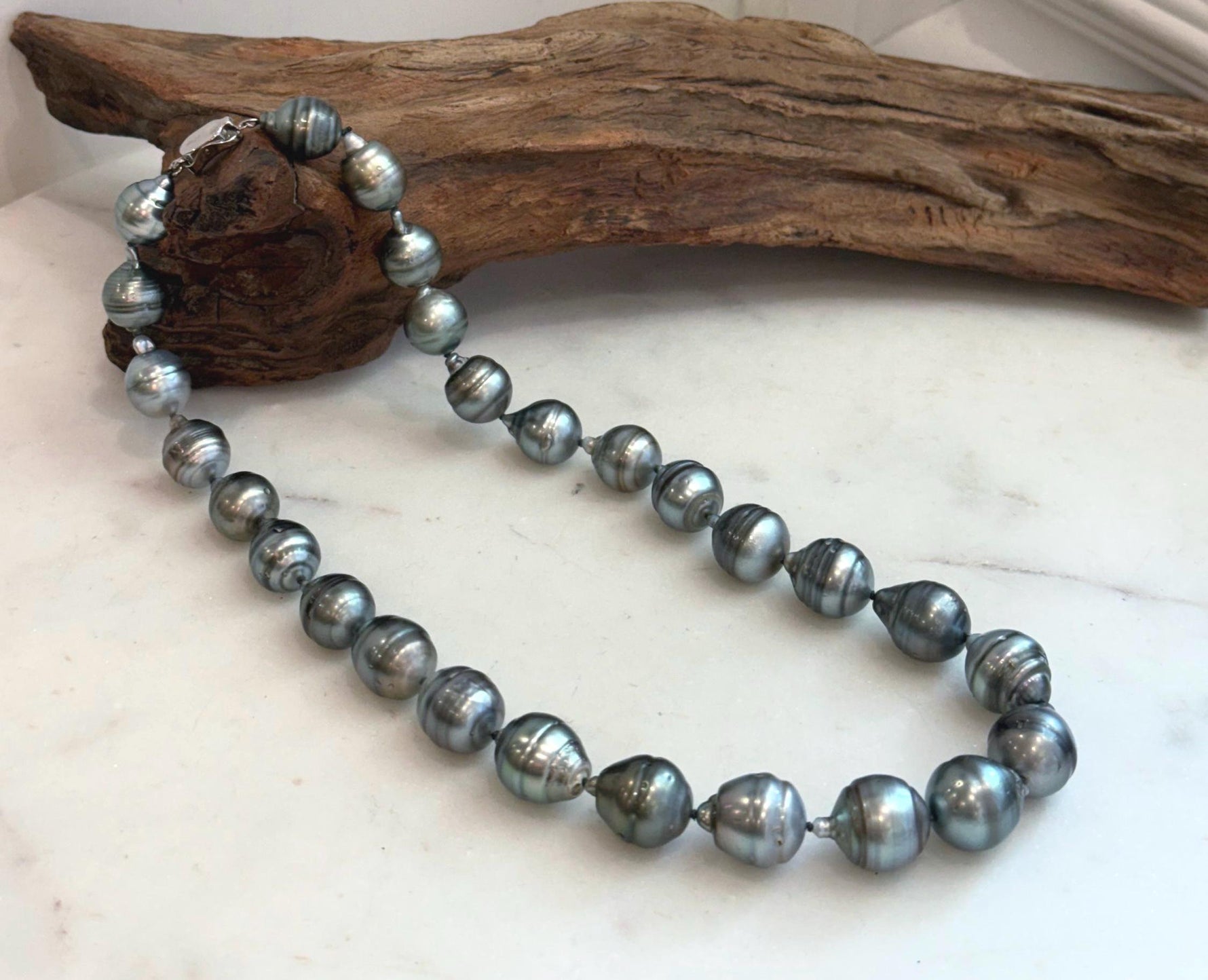 Tahitian platinum black pearl necklace with 27 genuine saltwater pearls