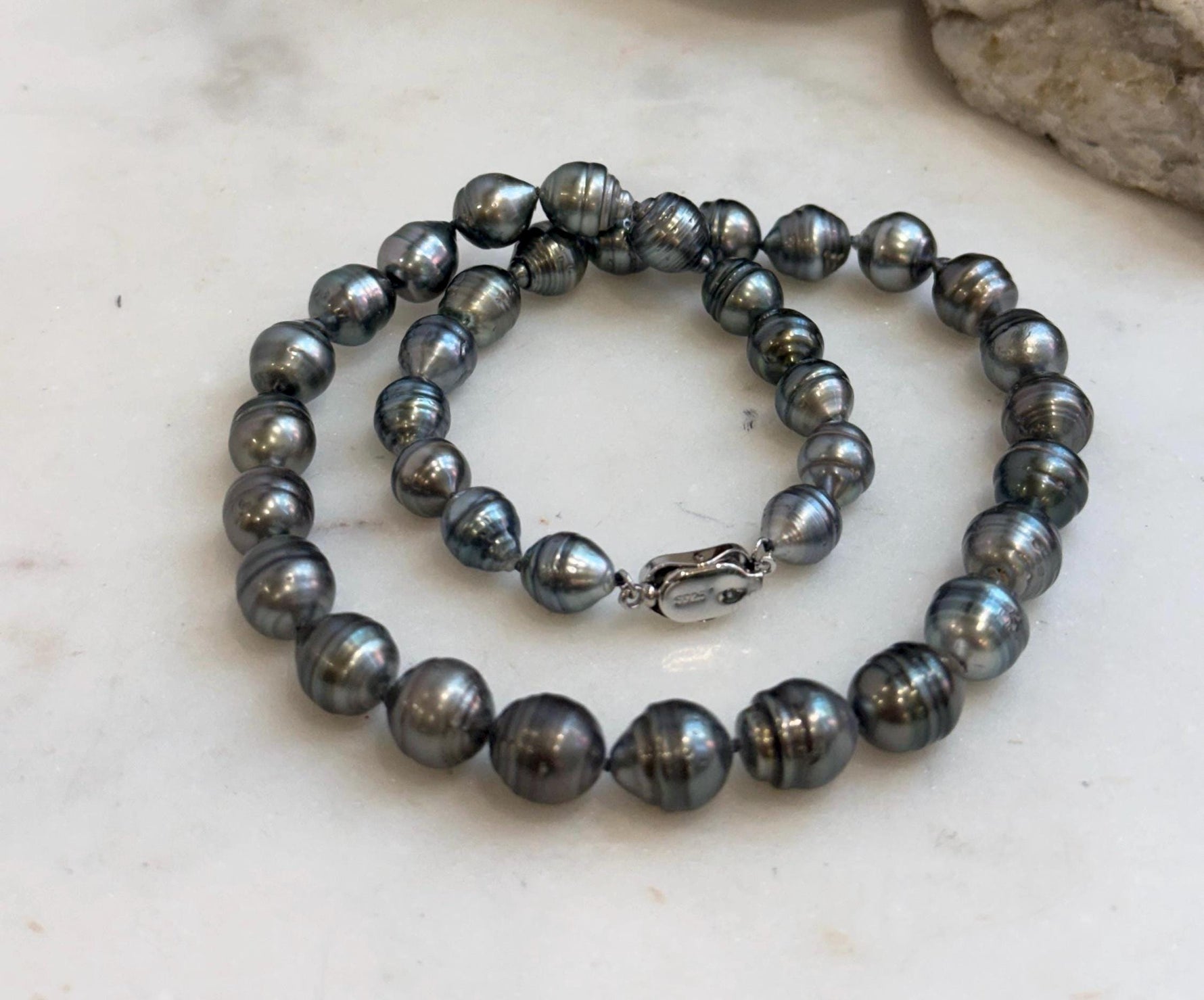 Platinum black Tahitian pearl necklace with smooth round pearls
