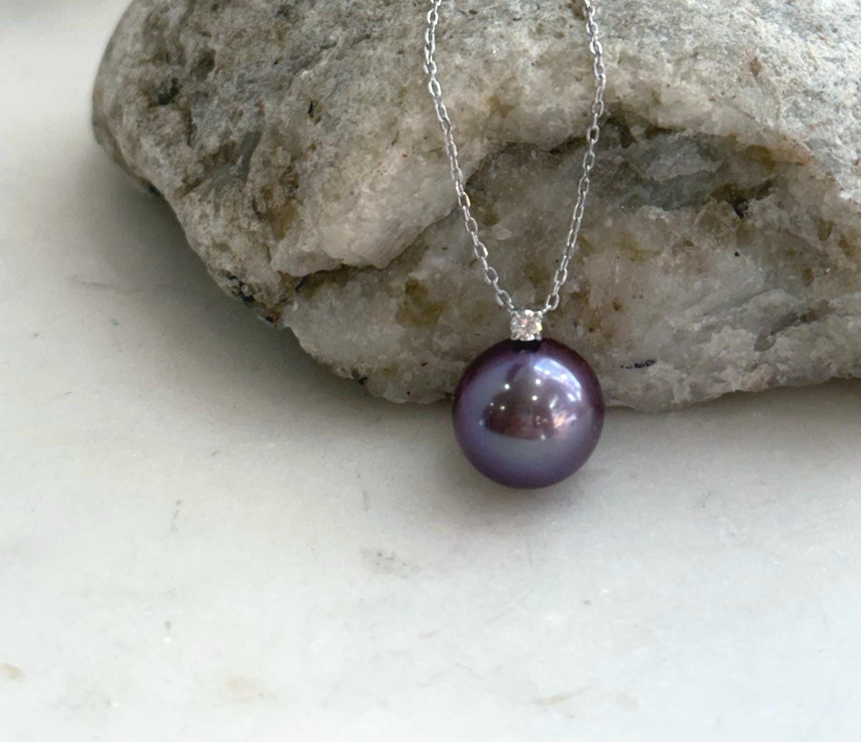 Fine pearl jewelry with real diamond, 18K Au750 gold and high-luster Edison purple freshwater pearl.