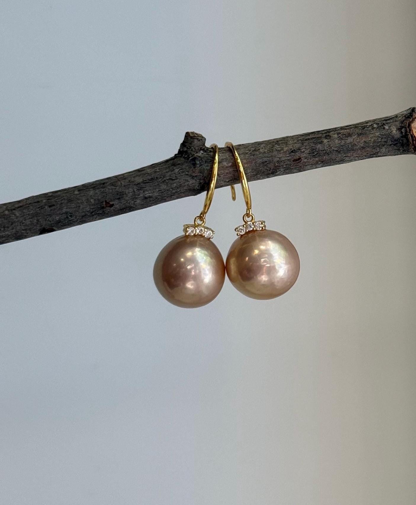 Elegant Edison freshwater pearl hook earrings measuring approximately 2.7cm high.