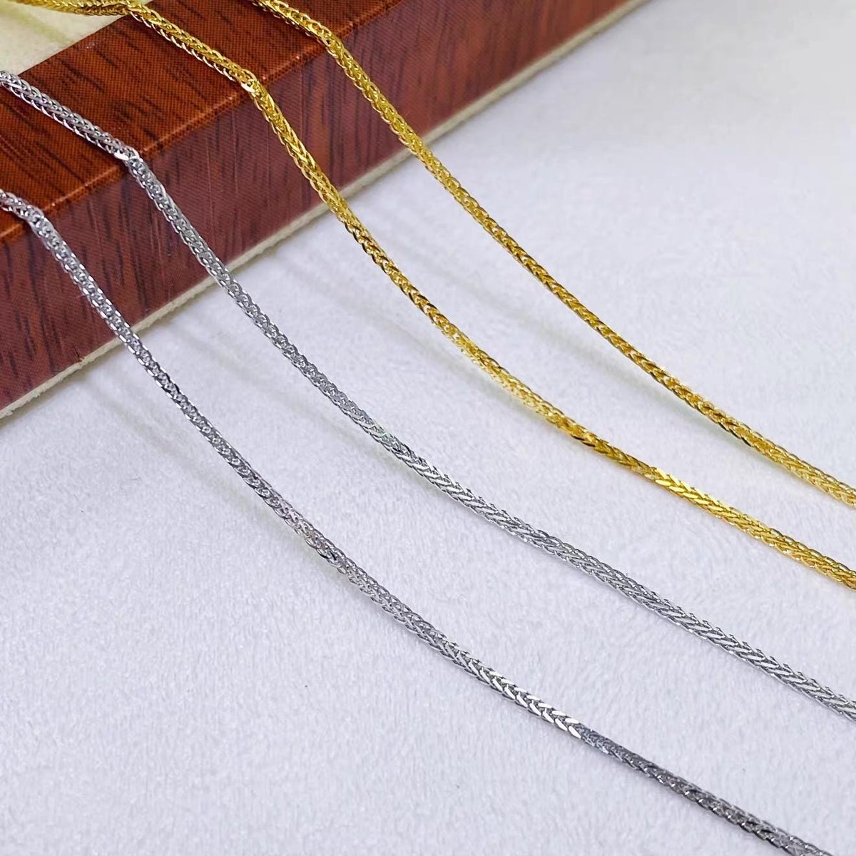 18K Au750 gold Chopard chain necklace with adjustable length and needle end