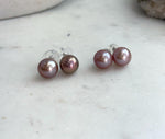 Elly’s 10.3mm Edison mauve pearl stud earrings with beautiful mirror luster and S925 sterling silver settings.