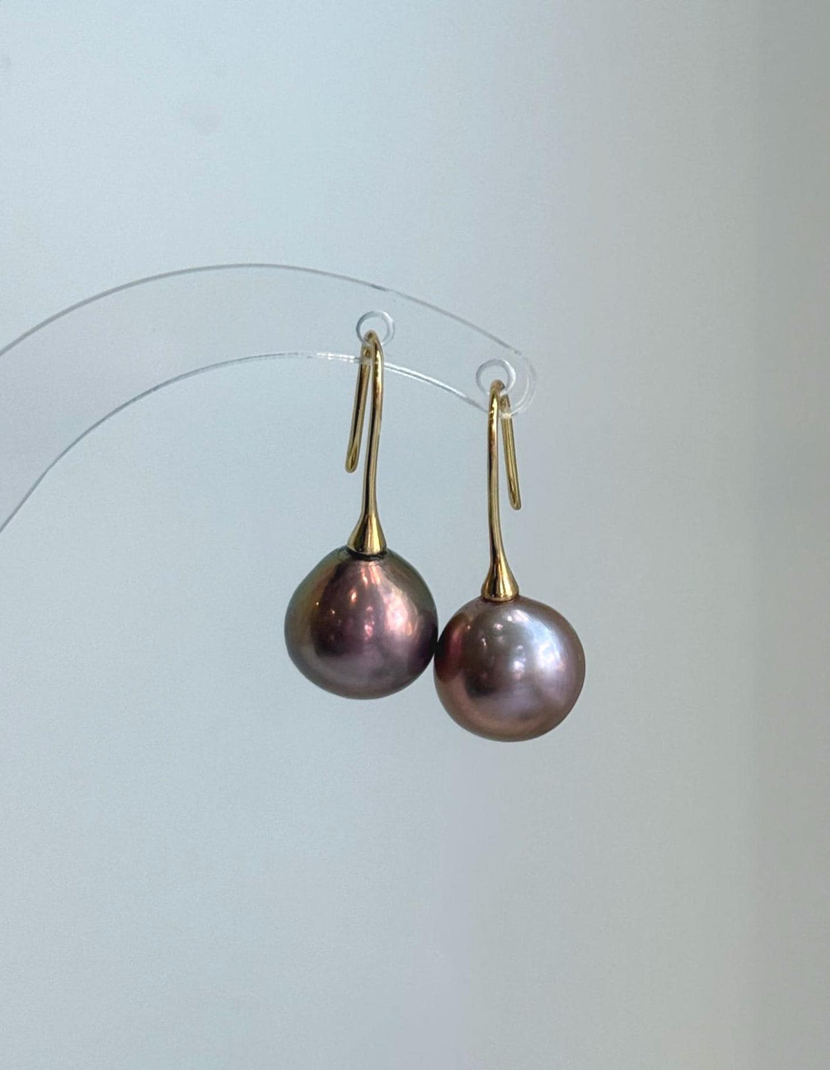 Rose gold green Edison pearl drop earrings with natural multicolor overtones and brilliant reflective shine.