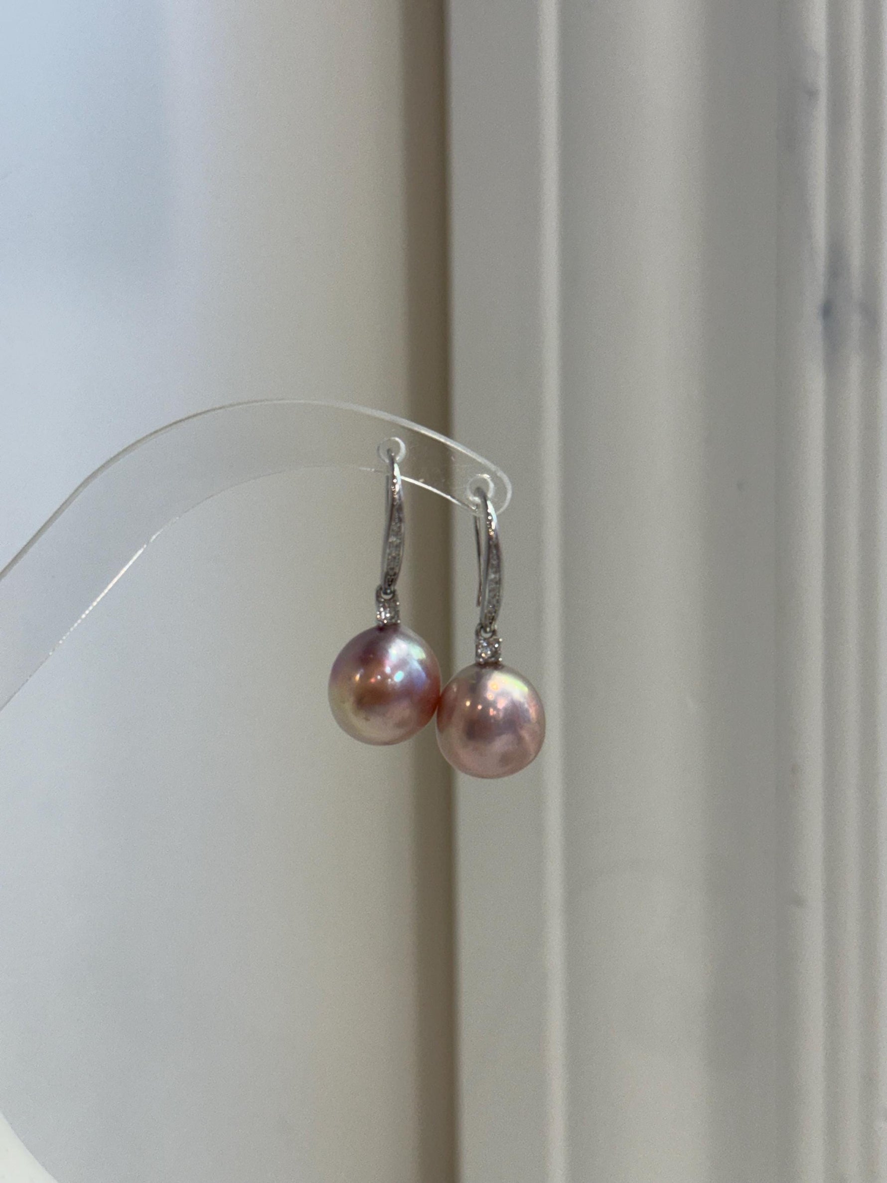 Elegant 12.2mm Edison pearl earrings with natural pink gold tones and highly reflective mirror luster.
