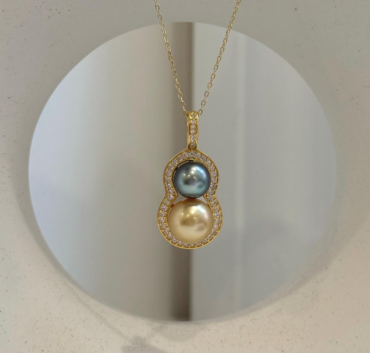 Extreme luster South Sea golden and Tahitian pearl jewelry