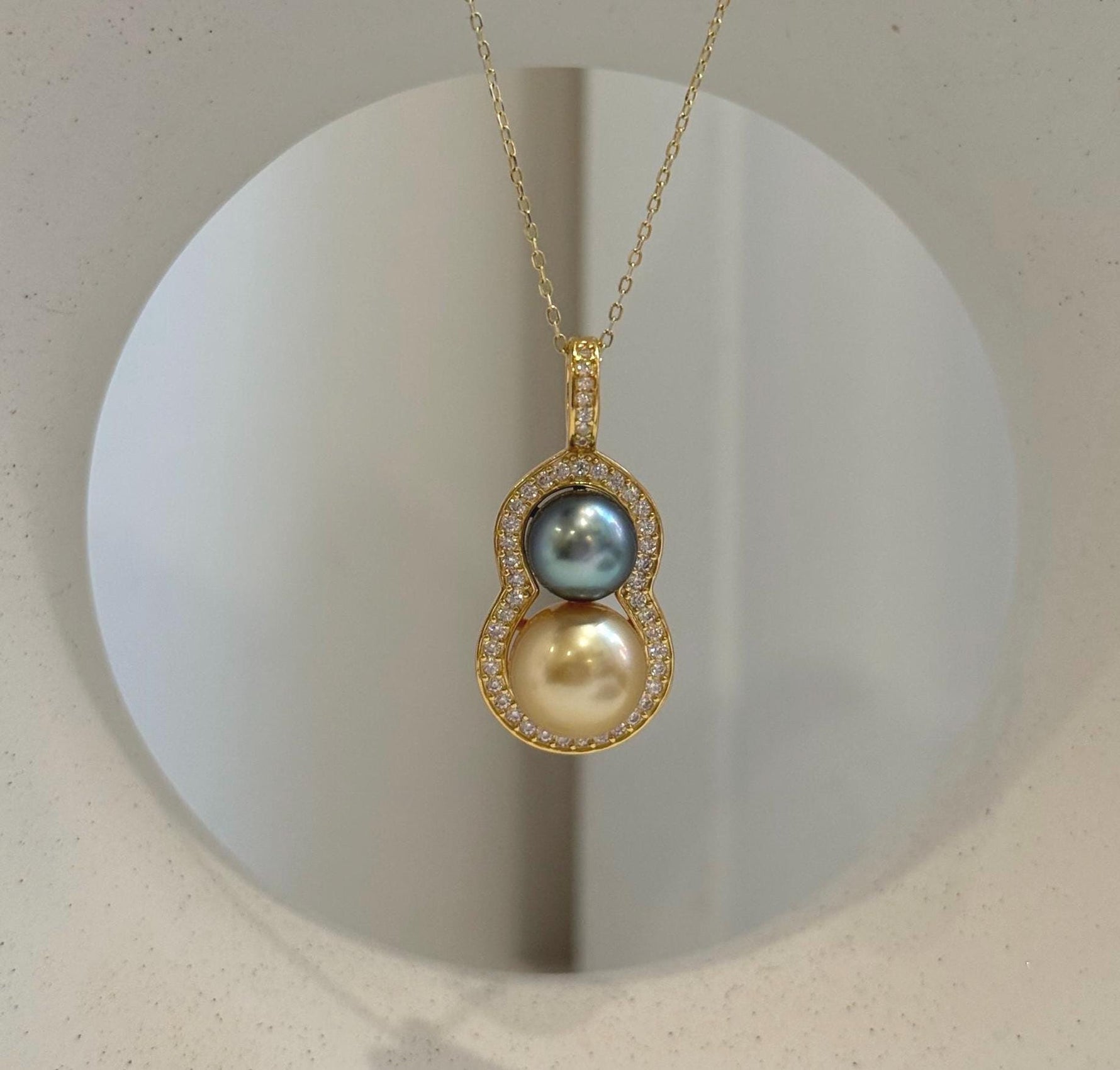 Extreme luster South Sea golden and Tahitian pearl jewelry