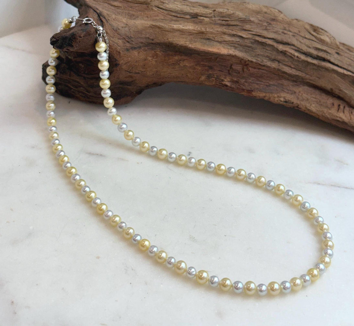 Close-up of 4.3–5.5mm freshwater pearls showing their radiant golden silver colors.