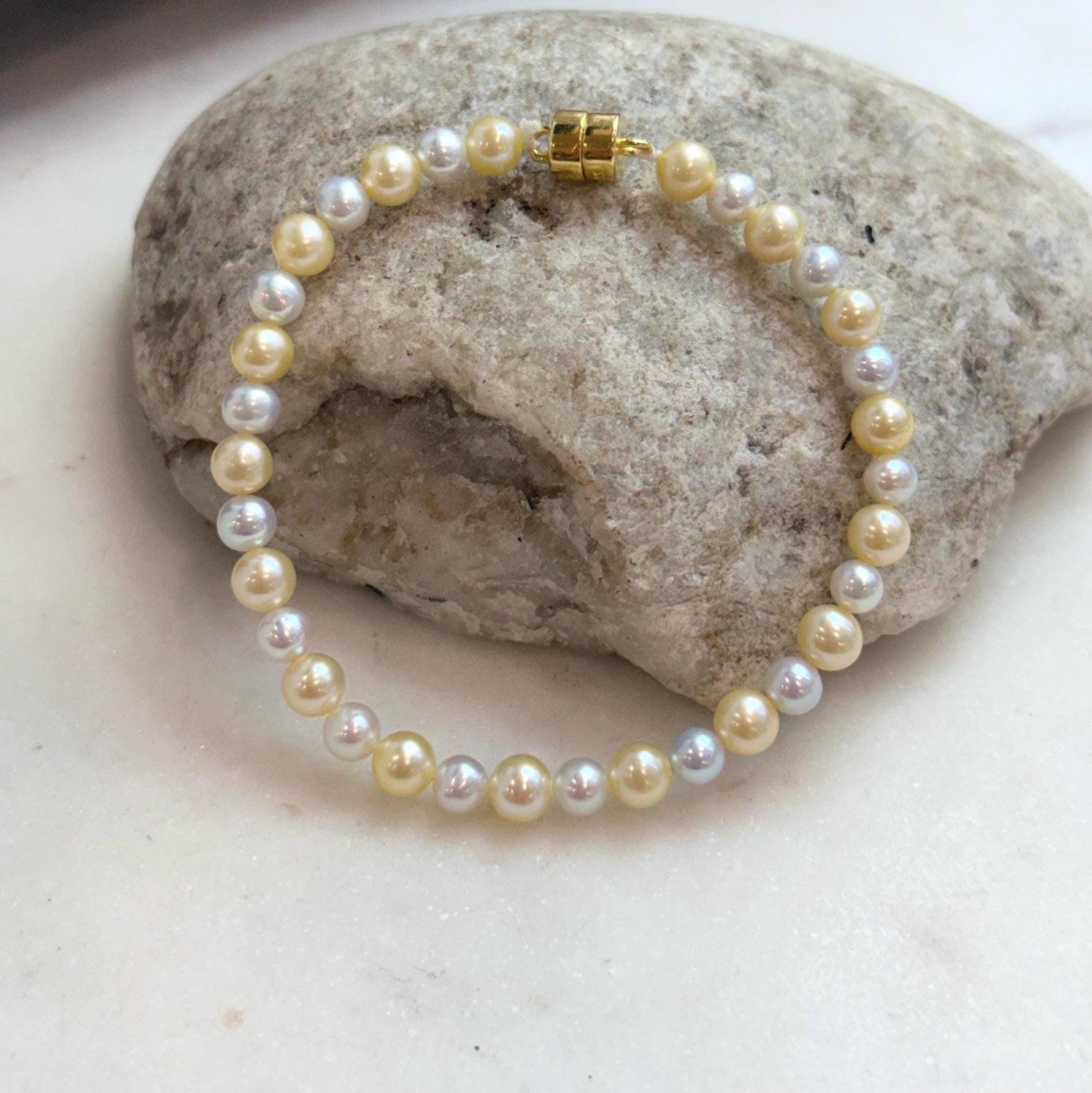 Classic small pearl bracelet with beautiful golden silver color and high luster.