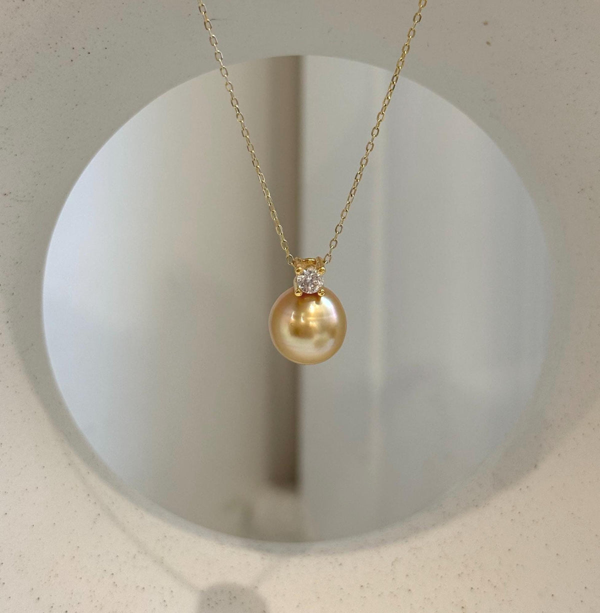 Natural deep tea gold South Sea pearl pendant with rich golden color and high luster.