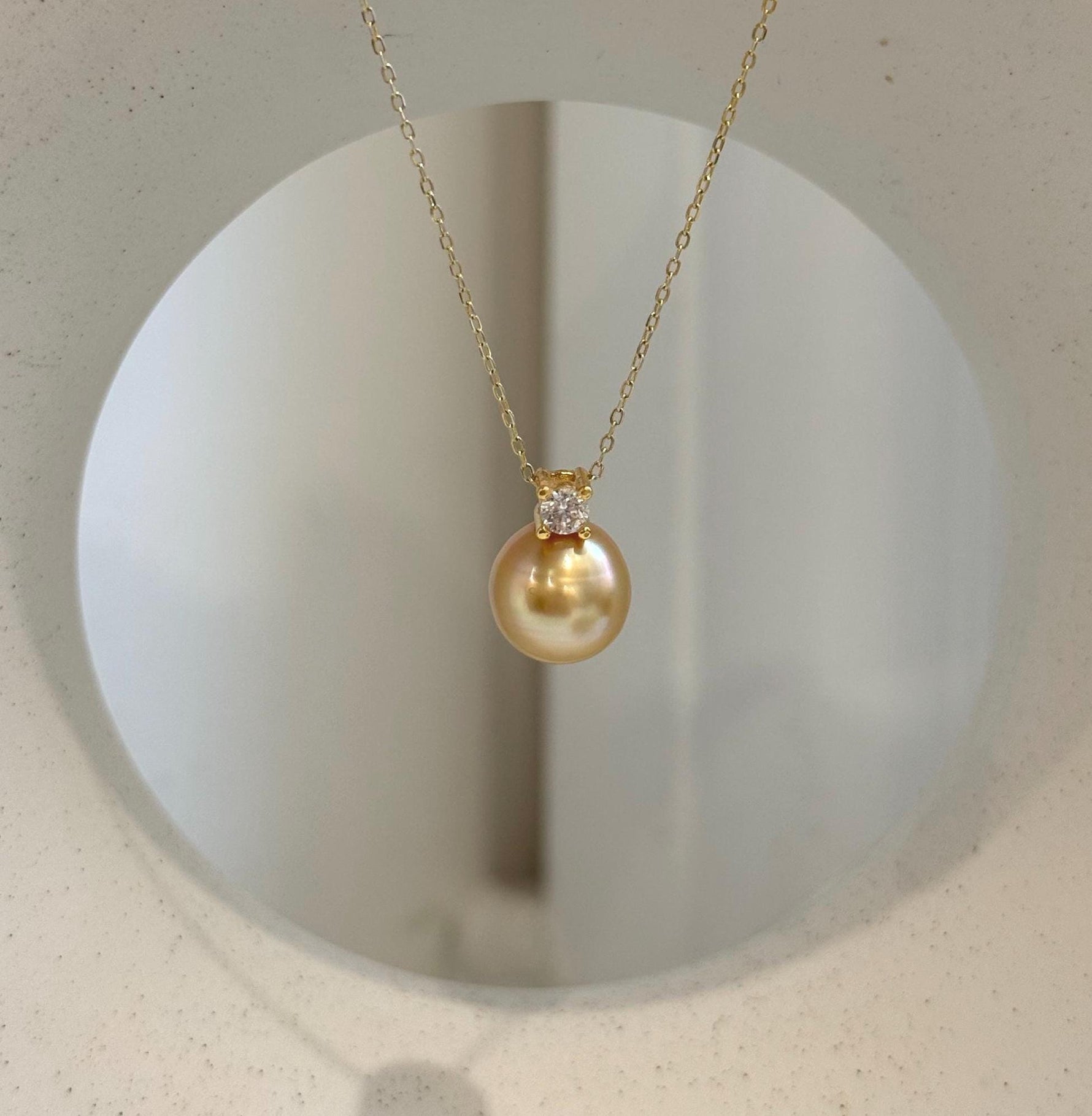 Natural deep tea gold South Sea pearl pendant with rich golden color and high luster.