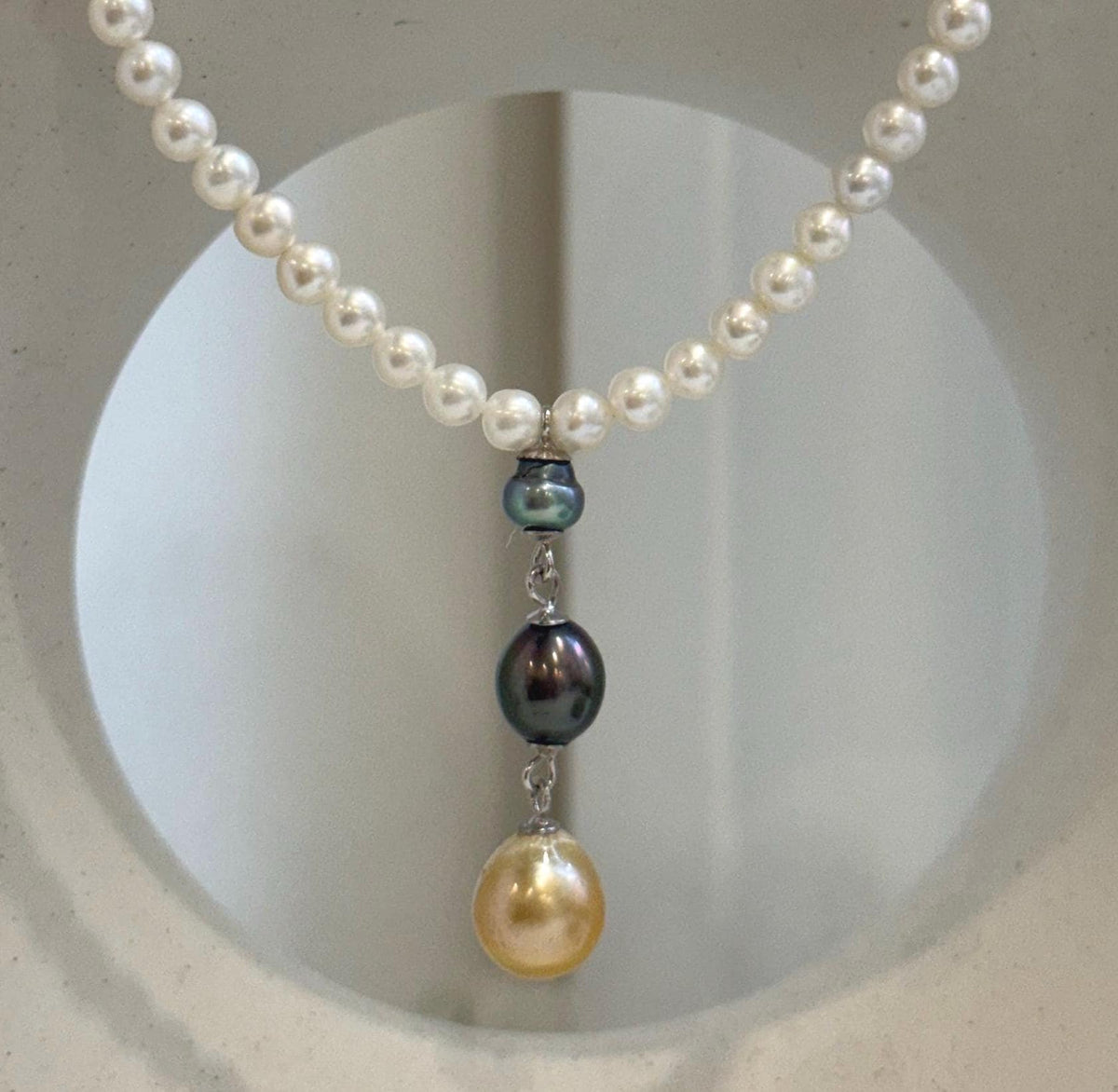 Classic white pearl strand with a unique 5.9–9.5mm triple pearl drop pendant.