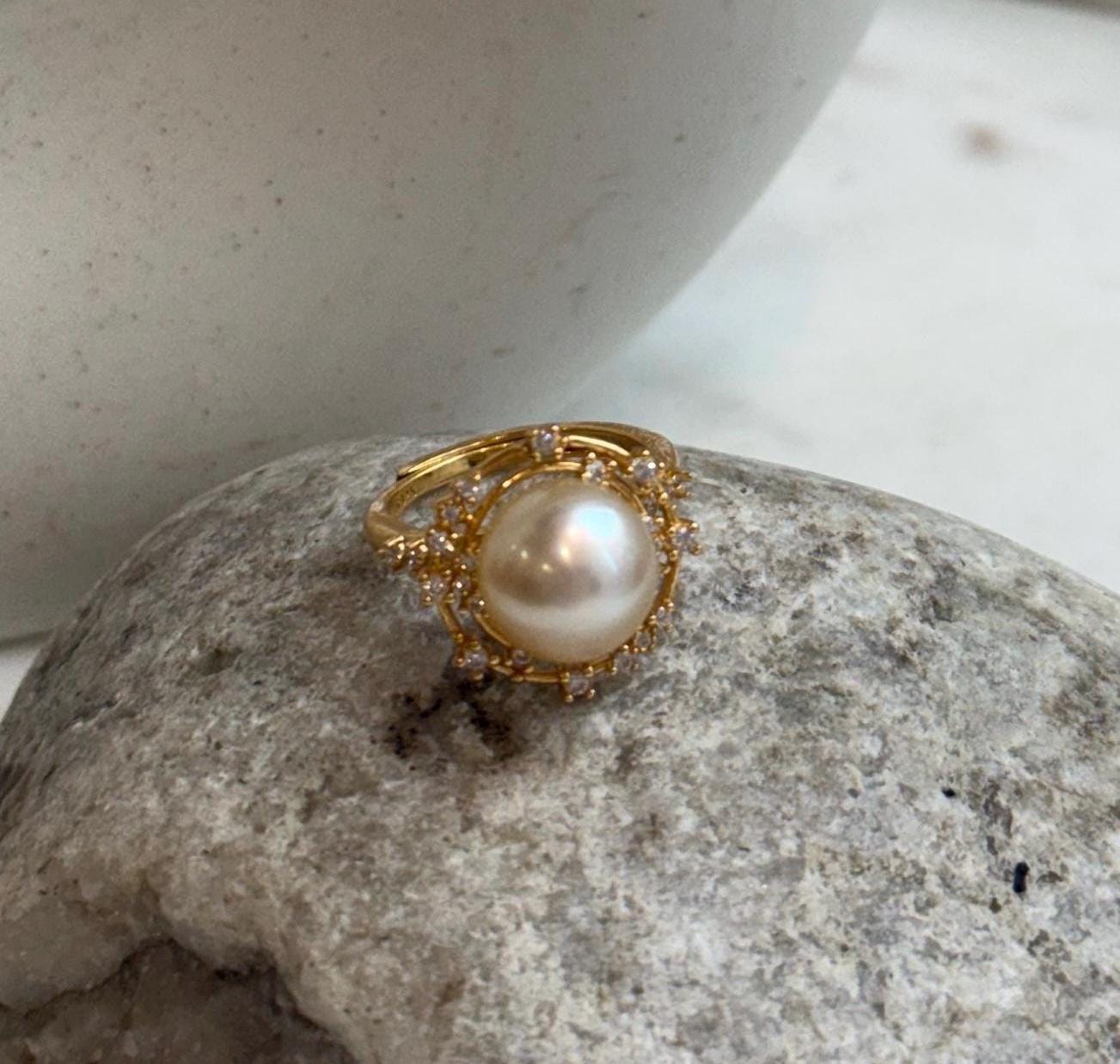 Natural South Sea saltwater pearl ring featuring a radiant golden pearl with exceptional mirror luster