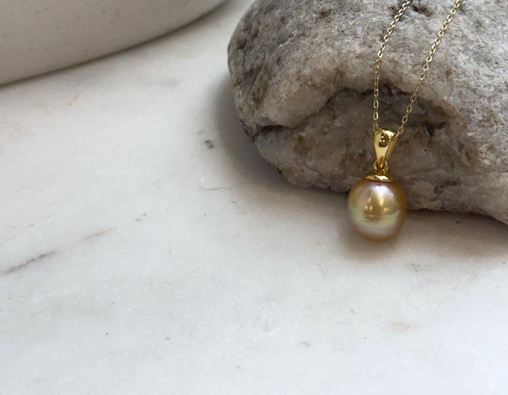 Genuine 11.1mm South Sea deep tea golden ocean pearl pendant with beautiful reflective luster