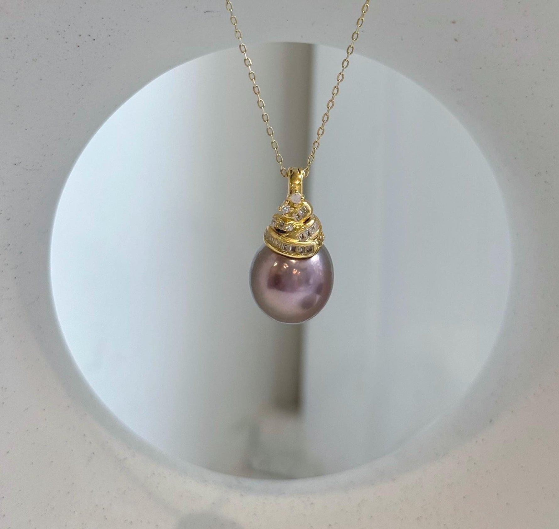 Elly’s 12.9mm Edison metallic lavender rose pearl pendant with extreme mirror luster