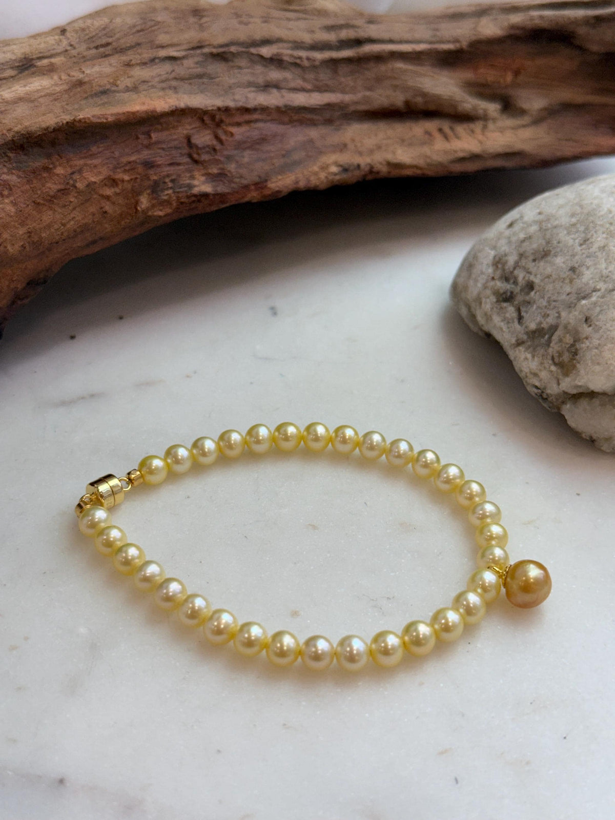 7.6mm South Sea deep tea golden pearl bracelet with genuine saltwater pearls and mirror luster.
