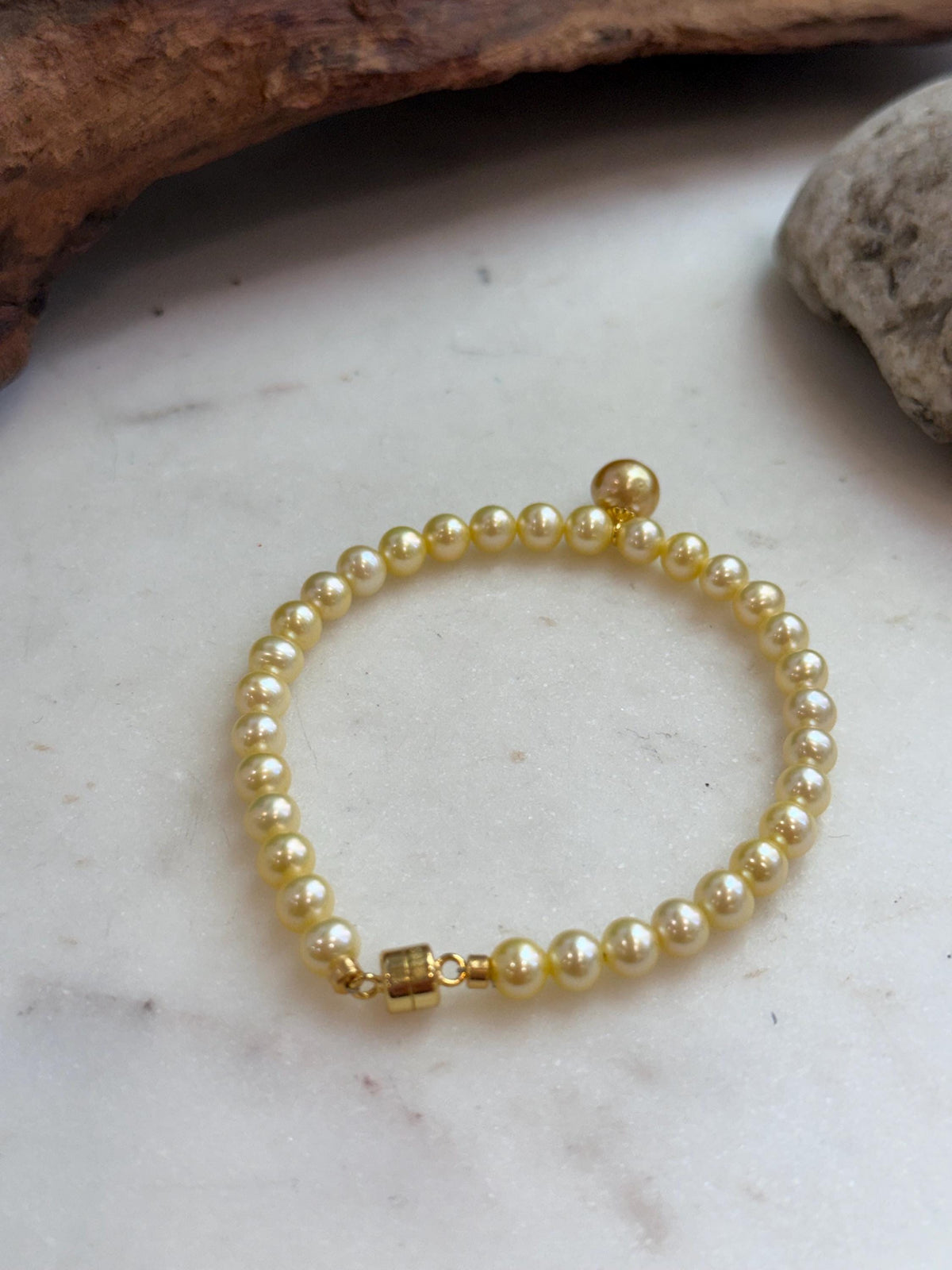 Elegant saltwater pearl bracelet made with genuine South Sea golden pearls.