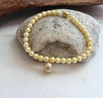 Minimalist golden pearl bracelet with a 9.1mm South Sea saltwater pearl.