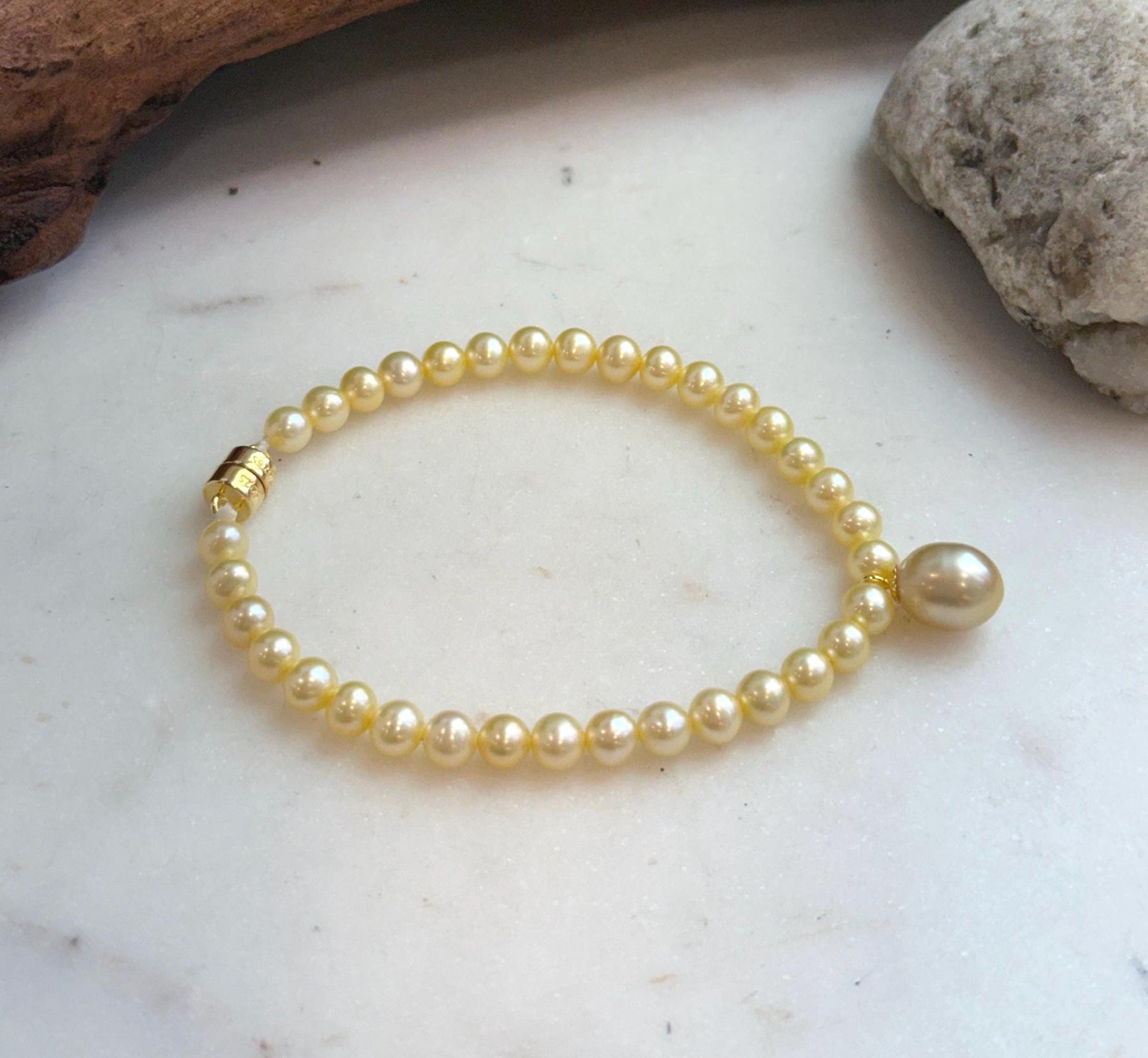 Mirror luster South Sea deep tea gold pearl bracelet for women.