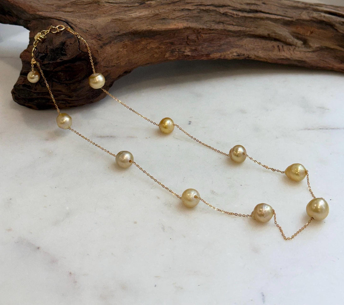 Lustrous South Sea pearl necklace